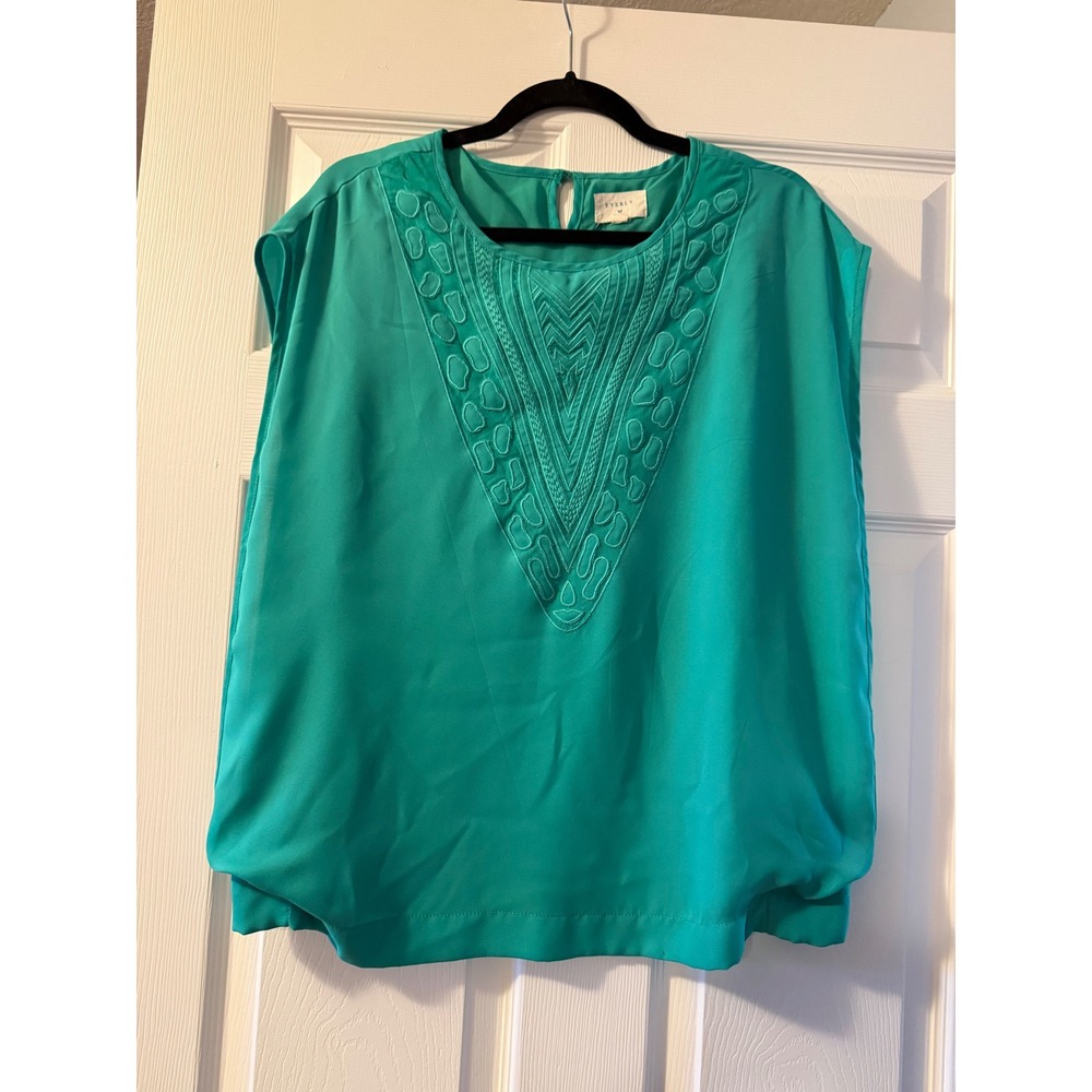 Everly Teal Green Sleeveless Embroidered V-Neck Blouse Keyhole Back Top Small
